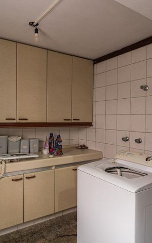 Casa à venda com 252m², 3 quartos e 2 vagas Casa à venda com 252m², 3 quartos e 2 vagasLavanderia