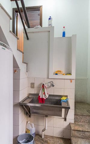 Casa à venda com 252m², 3 quartos e 2 vagas Casa à venda com 252m², 3 quartos e 2 vagasLavanderia