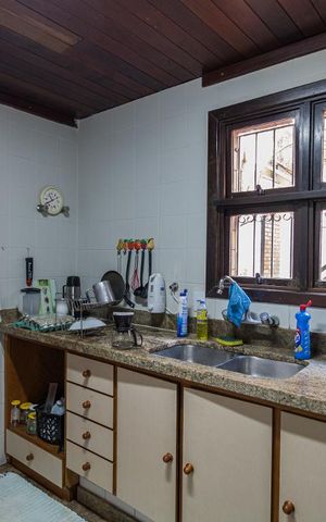 Casa à venda com 252m², 3 quartos e 2 vagas Casa à venda com 252m², 3 quartos e 2 vagasCozinha