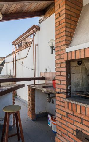 Casa à venda com 252m², 3 quartos e 2 vagas Casa à venda com 252m², 3 quartos e 2 vagasChurrasqueira