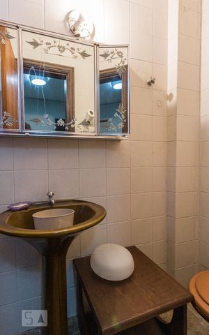 Casa à venda com 252m², 3 quartos e 2 vagas Casa à venda com 252m², 3 quartos e 2 vagasBanheiro de Serviço