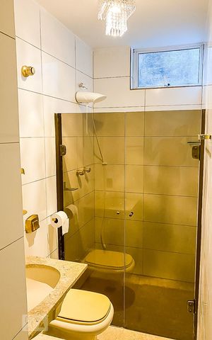 Casa à venda com 480m², 3 quartos e 3 vagas Casa à venda com 480m², 3 quartos e 3 vagasBanheiro Social