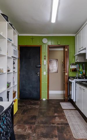 Apartamento à venda com 160m², 3 quartos e 3 vagas Apartamento à venda com 160m², 3 quartos e 3 vagasCozinha