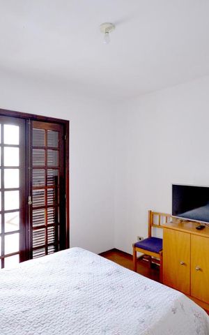 Casa à venda com 200m², 4 quartos e 4 vagas Casa à venda com 200m², 4 quartos e 4 vagasQuarto 1