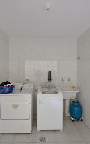 Casa à venda com 200m², 4 quartos e 4 vagas Casa à venda com 200m², 4 quartos e 4 vagasArea de Serviço