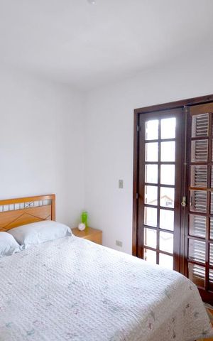 Casa à venda com 200m², 4 quartos e 4 vagas Casa à venda com 200m², 4 quartos e 4 vagasQuarto 1
