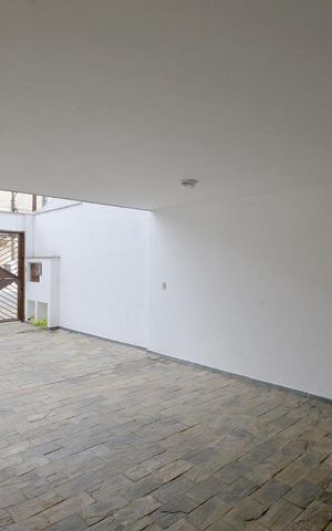 Casa à venda com 200m², 4 quartos e 4 vagas Casa à venda com 200m², 4 quartos e 4 vagasGaragem