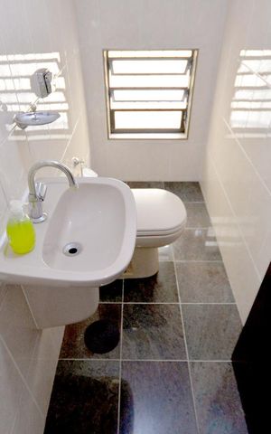 Casa à venda com 200m², 4 quartos e 4 vagas Casa à venda com 200m², 4 quartos e 4 vagasLavabo