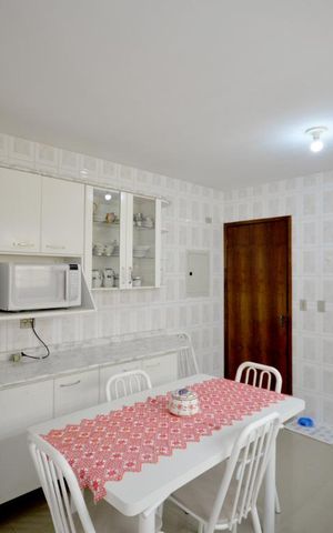 Casa à venda com 200m², 4 quartos e 4 vagas Casa à venda com 200m², 4 quartos e 4 vagasCozinha