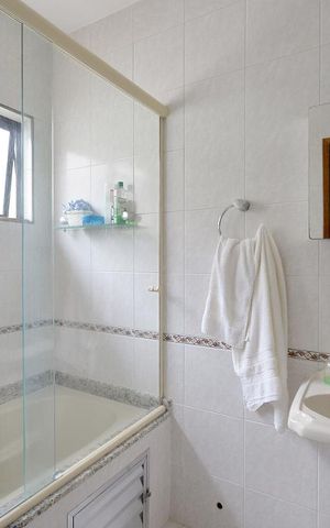 Casa à venda com 200m², 4 quartos e 4 vagas Casa à venda com 200m², 4 quartos e 4 vagasSuite Quarto 1