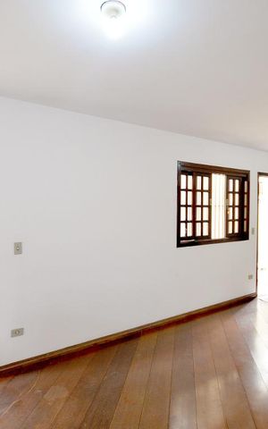 Casa à venda com 200m², 4 quartos e 4 vagas Casa à venda com 200m², 4 quartos e 4 vagasSala