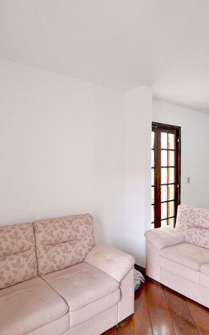 Casa à venda com 200m², 4 quartos e 4 vagas Casa à venda com 200m², 4 quartos e 4 vagasSala