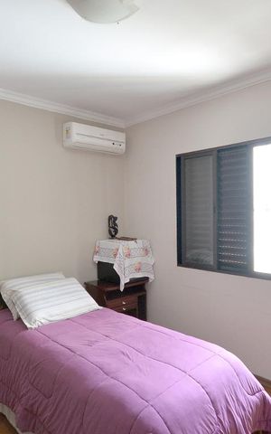 Casa à venda com 200m², 4 quartos e 4 vagas Casa à venda com 200m², 4 quartos e 4 vagasQuarto 4
