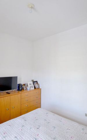 Casa à venda com 200m², 4 quartos e 4 vagas Casa à venda com 200m², 4 quartos e 4 vagasQuarto 1