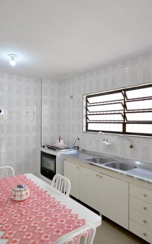 Casa à venda com 200m², 4 quartos e 4 vagas Casa à venda com 200m², 4 quartos e 4 vagasCozinha