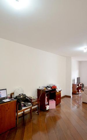 Casa à venda com 200m², 4 quartos e 4 vagas Casa à venda com 200m², 4 quartos e 4 vagasSala