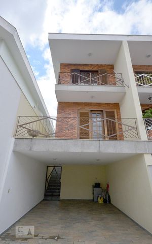 Casa à venda com 200m², 4 quartos e 4 vagas Casa à venda com 200m², 4 quartos e 4 vagasGaragem