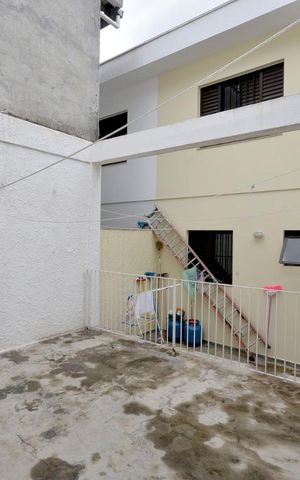 Casa à venda com 200m², 4 quartos e 4 vagas Casa à venda com 200m², 4 quartos e 4 vagasQuintal