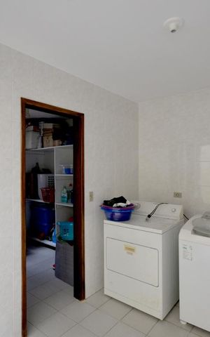 Casa à venda com 200m², 4 quartos e 4 vagas Casa à venda com 200m², 4 quartos e 4 vagasArea de Serviço