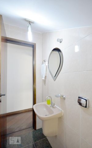 Casa à venda com 200m², 4 quartos e 4 vagas Casa à venda com 200m², 4 quartos e 4 vagasLavabo