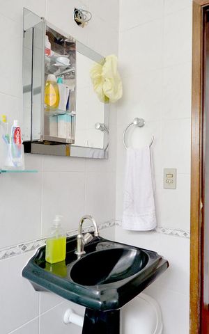 Casa à venda com 200m², 4 quartos e 4 vagas Casa à venda com 200m², 4 quartos e 4 vagasBanheiro Social