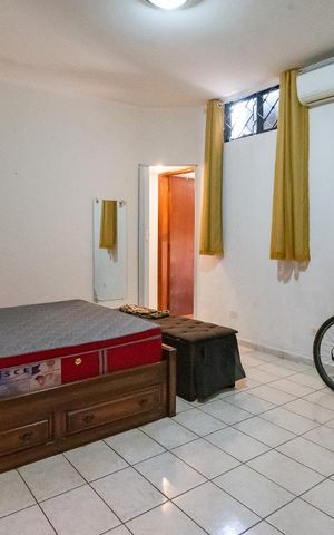 Casa à venda com 200m², 2 quartos e 2 vagas Casa à venda com 200m², 2 quartos e 2 vagasSuíte