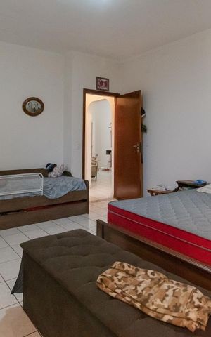 Casa à venda com 200m², 2 quartos e 2 vagas Casa à venda com 200m², 2 quartos e 2 vagasSuíte