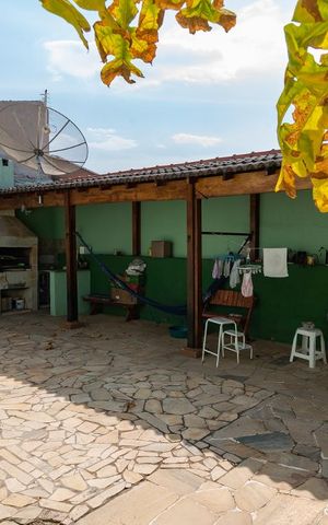 Casa à venda com 200m², 2 quartos e 2 vagas Casa à venda com 200m², 2 quartos e 2 vagasQuintal