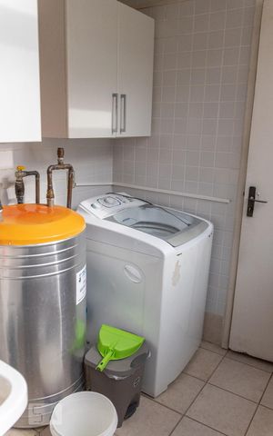 Apartamento à venda com 380m², 4 quartos e 3 vagas Apartamento à venda com 380m², 4 quartos e 3 vagasÁrea de serviço