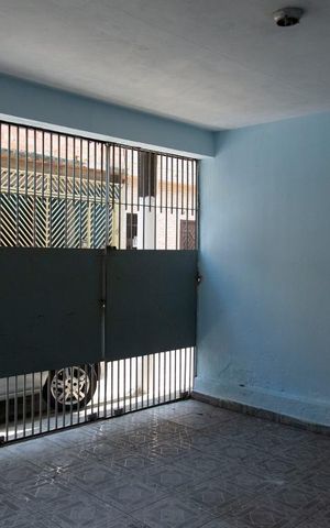 Casa à venda com 270m², 5 quartos e 2 vagas Casa à venda com 270m², 5 quartos e 2 vagasGaragem