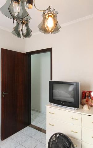 Casa à venda com 220m², 3 quartos e 5 vagasQuarto 2