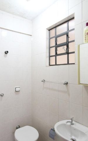 Casa à venda com 220m², 3 quartos e 5 vagasBanheiro de Serviço