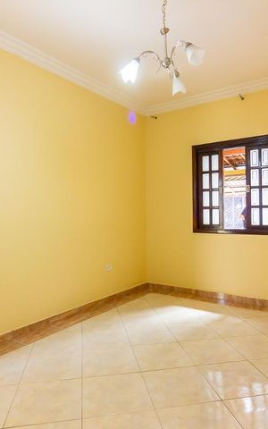 Casa à venda com 120m², 3 quartos e 2 vagas Casa à venda com 120m², 3 quartos e 2 vagasSala