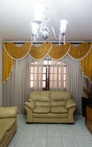 Casa à venda com 159m², 3 quartos e 4 vagas Casa à venda com 159m², 3 quartos e 4 vagasSala