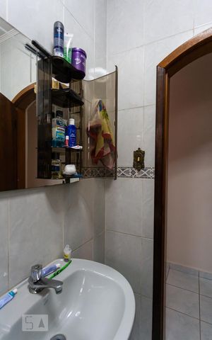 Casa à venda com 159m², 3 quartos e 4 vagas Casa à venda com 159m², 3 quartos e 4 vagasBanheiro