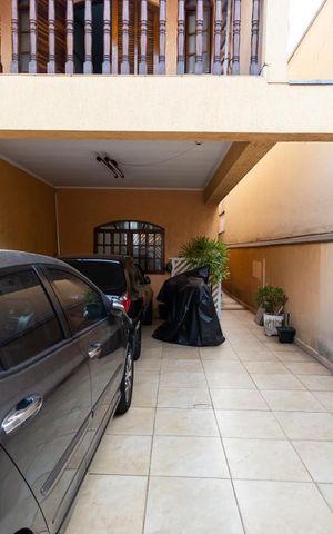 Casa à venda com 159m², 3 quartos e 4 vagas Casa à venda com 159m², 3 quartos e 4 vagasGaragem