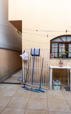 Casa à venda com 159m², 3 quartos e 4 vagas Casa à venda com 159m², 3 quartos e 4 vagasQuintal
