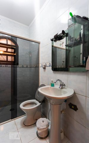 Casa à venda com 159m², 3 quartos e 4 vagas Casa à venda com 159m², 3 quartos e 4 vagasBanheiro