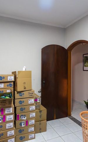 Casa à venda com 159m², 3 quartos e 4 vagas Casa à venda com 159m², 3 quartos e 4 vagasQuarto