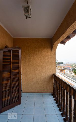 Casa à venda com 159m², 3 quartos e 4 vagas Casa à venda com 159m², 3 quartos e 4 vagasVaranda