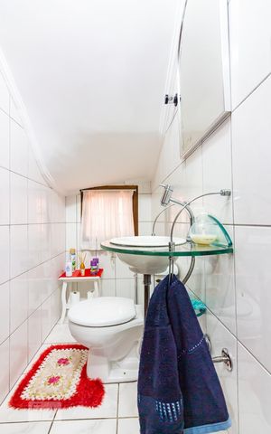 Casa à venda com 250m², 3 quartos e 4 vagas Casa à venda com 250m², 3 quartos e 4 vagasLavabo