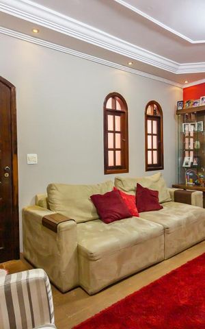 Casa à venda com 250m², 3 quartos e 4 vagas Casa à venda com 250m², 3 quartos e 4 vagasSala