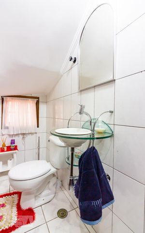 Casa à venda com 250m², 3 quartos e 4 vagas Casa à venda com 250m², 3 quartos e 4 vagasLavabo