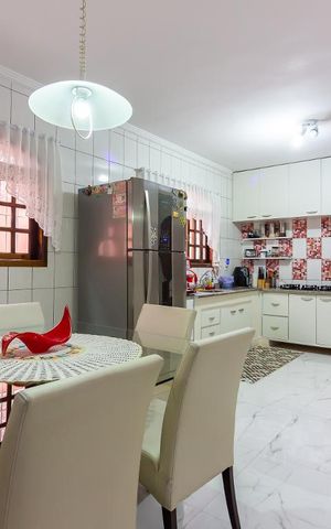 Casa à venda com 250m², 3 quartos e 4 vagas Casa à venda com 250m², 3 quartos e 4 vagasCozinha