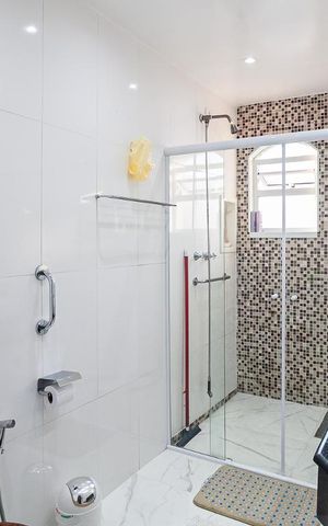 Casa à venda com 280m², 3 quartos e 3 vagas Casa à venda com 280m², 3 quartos e 3 vagasBanheiro da Suíte
