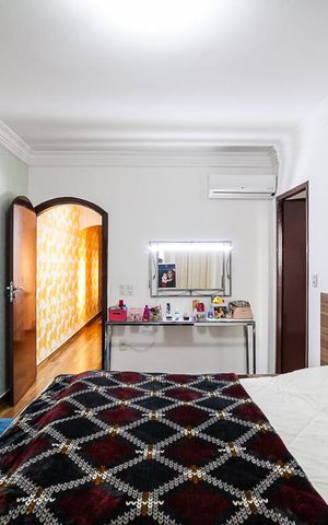 Casa à venda com 280m², 3 quartos e 3 vagas Casa à venda com 280m², 3 quartos e 3 vagasSuíte