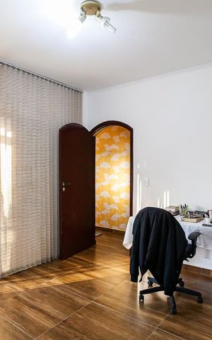 Casa à venda com 280m², 3 quartos e 3 vagas Casa à venda com 280m², 3 quartos e 3 vagasQuarto 3