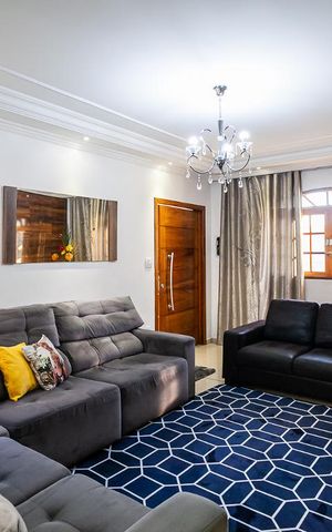 Casa à venda com 280m², 3 quartos e 3 vagas Casa à venda com 280m², 3 quartos e 3 vagasSala