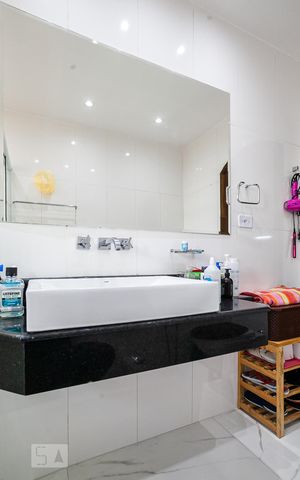 Casa à venda com 280m², 3 quartos e 3 vagas Casa à venda com 280m², 3 quartos e 3 vagasBanheiro da Suíte