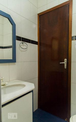 Casa à venda com 144m², 4 quartos e 2 vagasBanheiro social